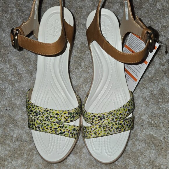 Crocs NWT Leigh II Wedge Sandal Size 8 - Picture 2 of 4